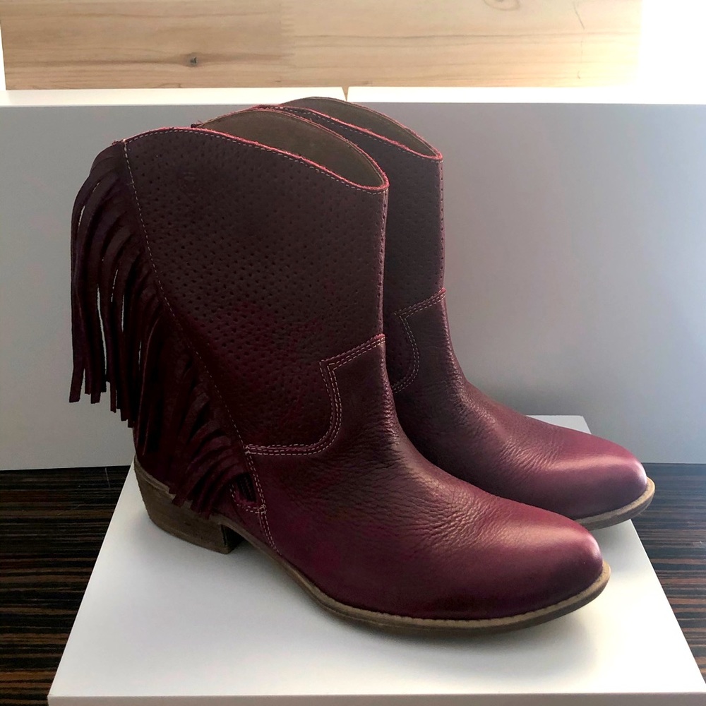 Rebel Without A Cause red leather boots NWOT